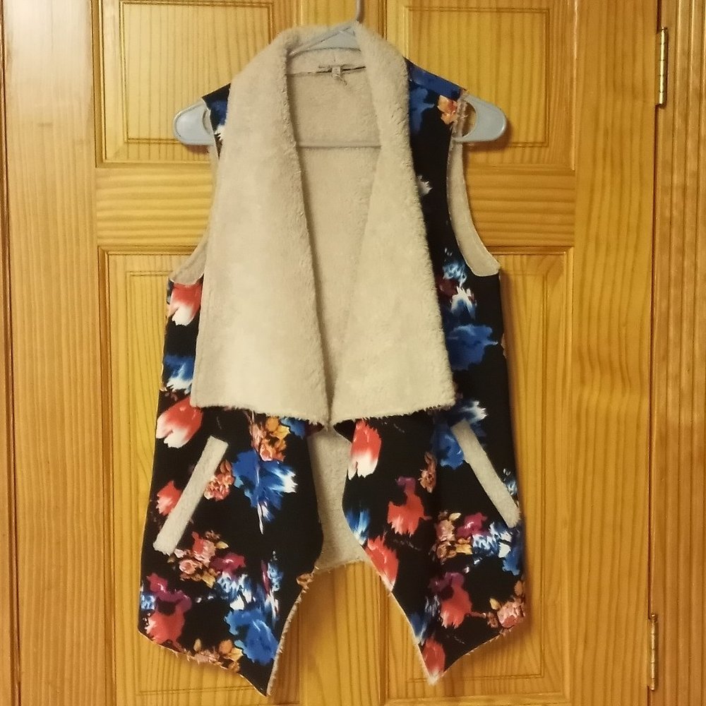 Jodifl Floral Sherpa Vest in size Medium